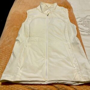 Lululemon sleeveless lightweight jacket